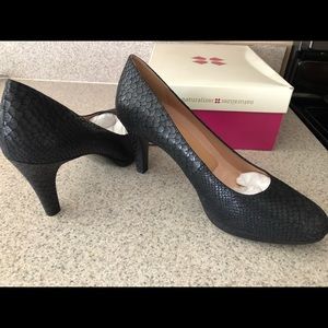 Naturalizer black leather snake skin pumps